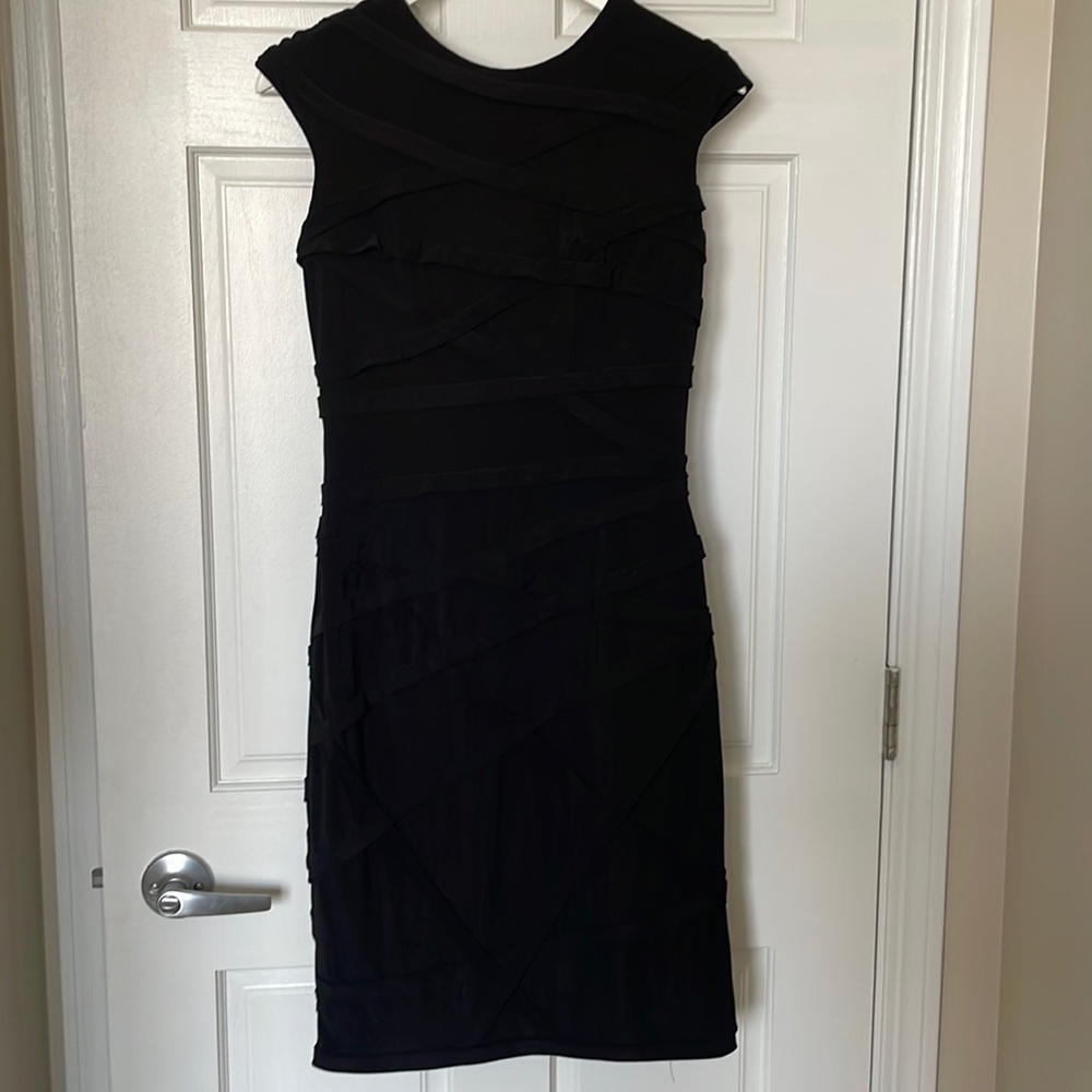 Adrianna Papell Size 2 Black Dress
